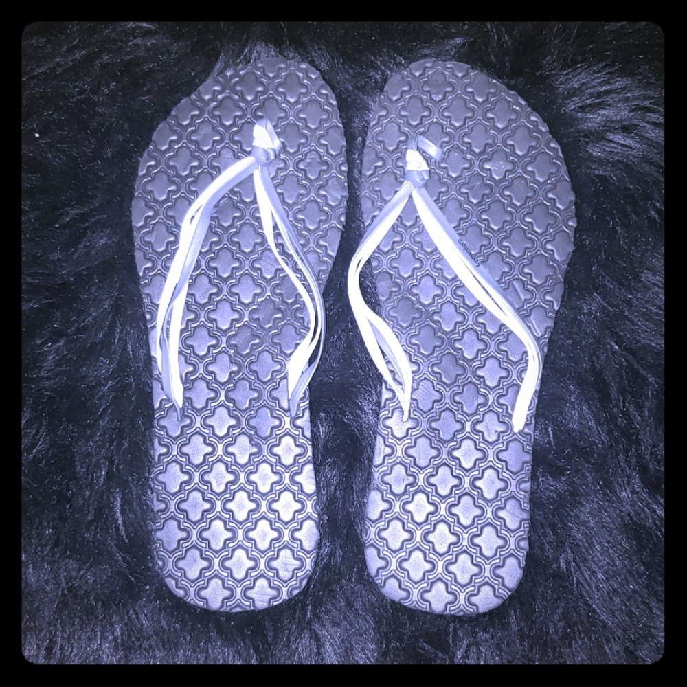 Black flip flops NWOT